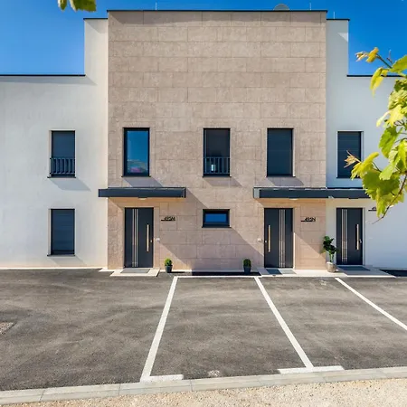 2 Bedroom Stunning Home In Peroj Holiday home Peroj