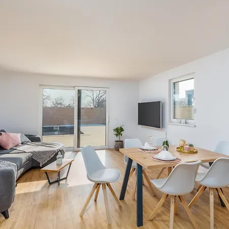 2 Bedroom Stunning Home In Peroj Peroj
