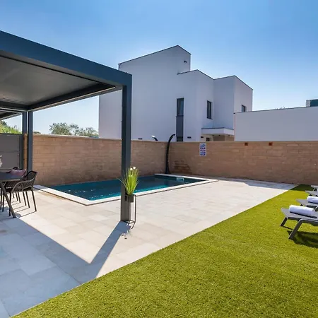 Holiday home 2 Bedroom Stunning Home In Peroj Peroj