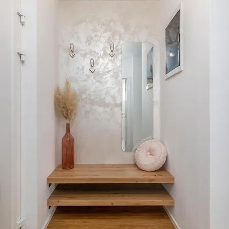 2 Bedroom Stunning Home In Peroj Ferienhaus