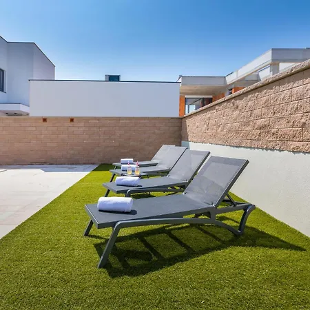 2 Bedroom Stunning Home In Peroj Holiday home *