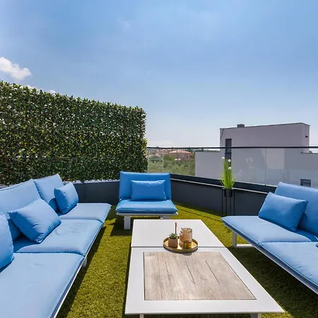 2 Bedroom Stunning Home In Peroj * Peroj
